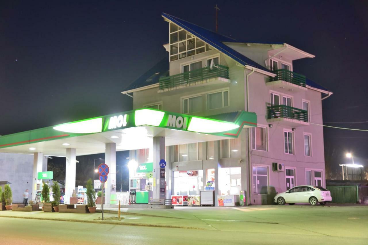 Pensiunea La Safari Targu Neamt ภายนอก รูปภาพ